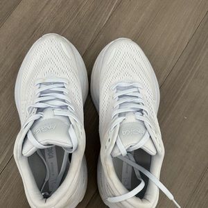 HOKA ONE ONE Bondi 8 sneakers in white size 7